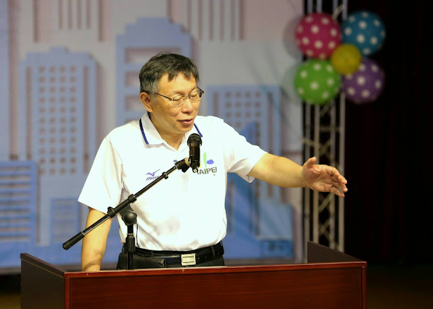 被問是否有勸副手陳景峻代表民進黨選2018新北市長?台北市長柯文哲說,「不是勸進啦,我是說你(陳)去做OK沒有問題!」 被問是否有勸副手陳景峻代表民進黨選2018新北市長?台北市長柯文哲說,「不是勸進啦,我是說你(陳)去做OK沒有問題!」