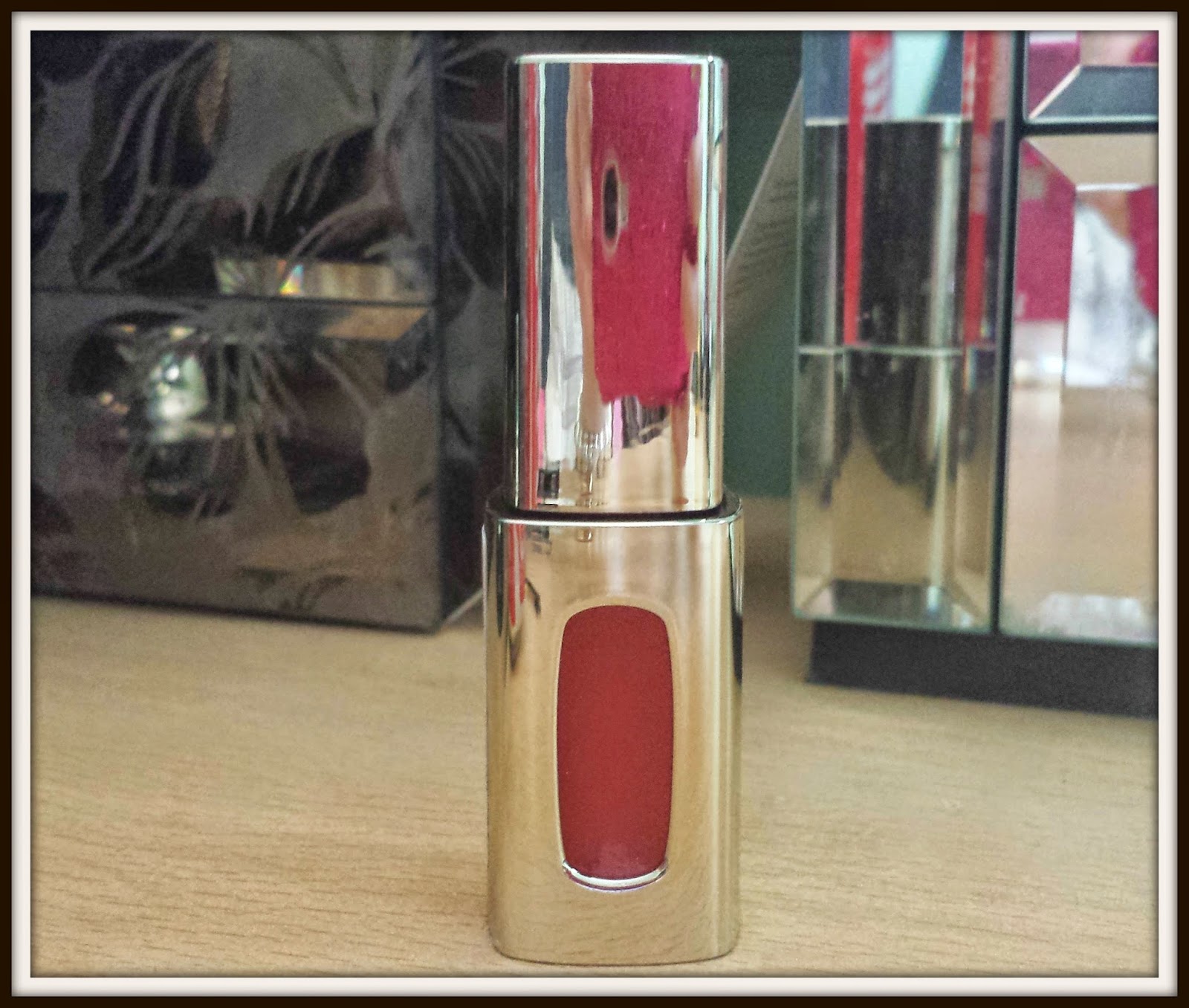 L'Oreal L'Extraordinaire combines the benefits of lipstick, gloss and balm