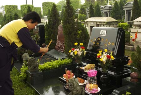 tomb-sweeping-day-festival.jpg