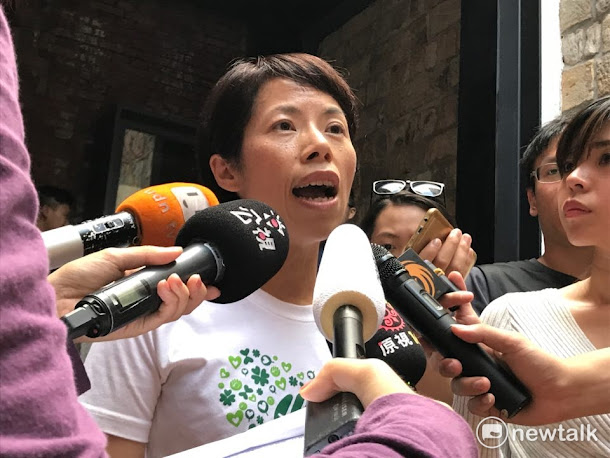 台灣高中生代表一起在卡片寫下想對慰安婦阿嬤及日本政府說的話。 台灣高中生代表一起在卡片寫下想對慰安婦阿嬤及日本政府說的話。
