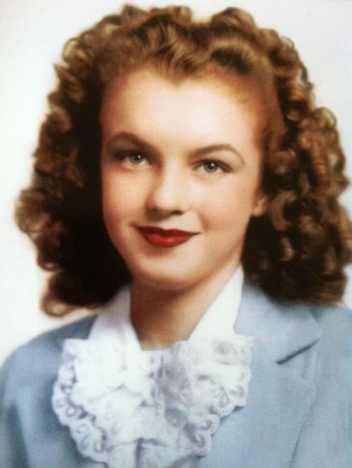 old portrait of Norma Jean before became Marilyn Monroe