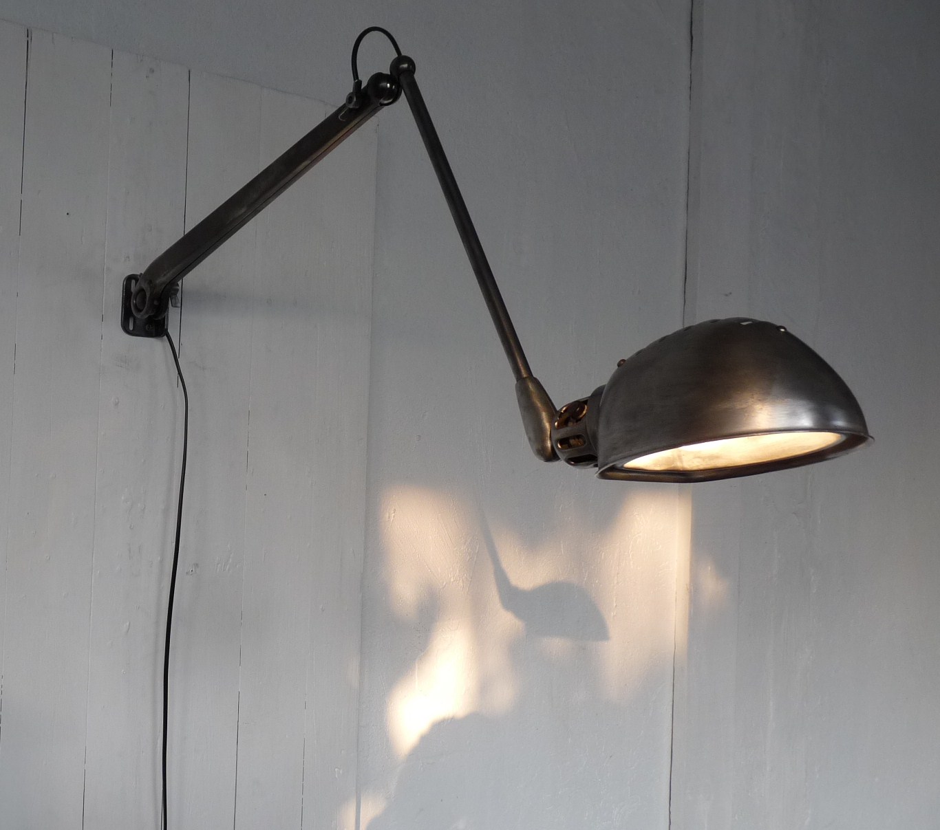 WO AND WÉ COLLECTION Applique murale industrielle articulée vintage