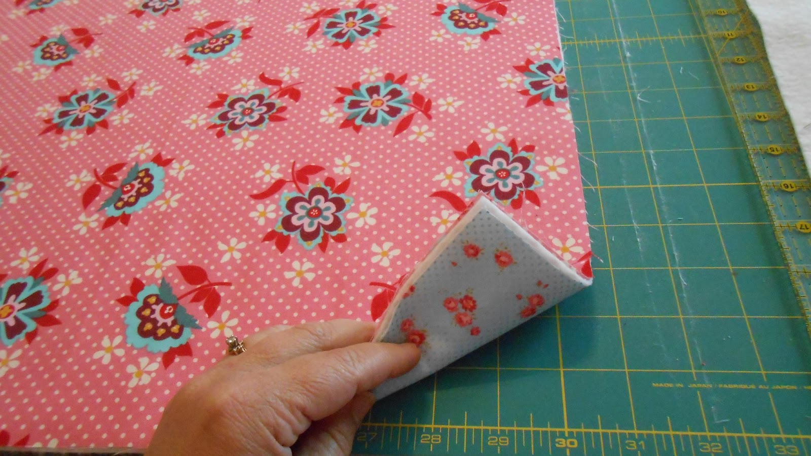 Because I say sew ;) 3 Pocket Bag Tutorial