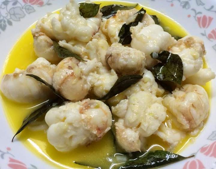 Crayfish in Garlic Butter Sauce by Michelle Heng