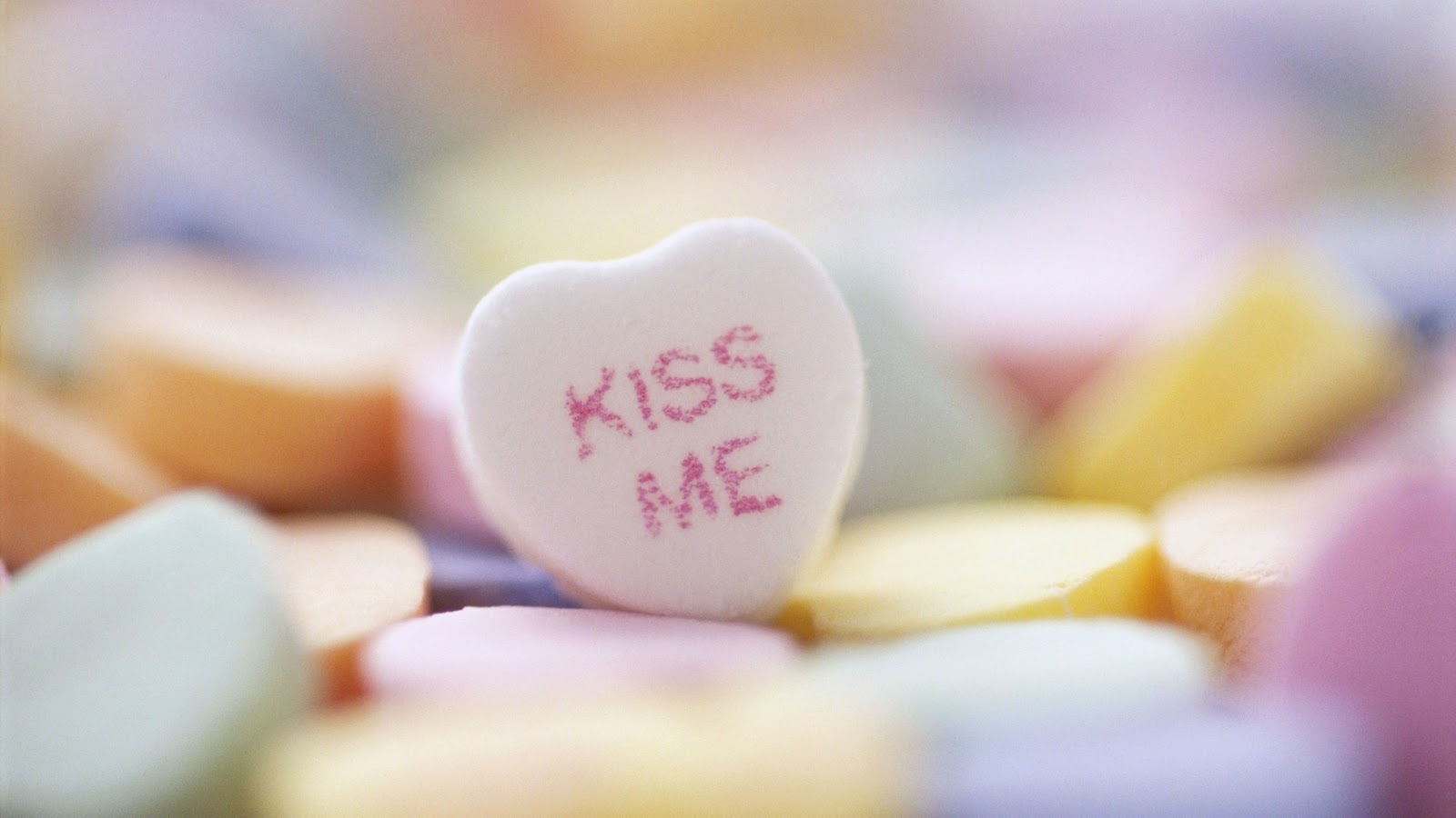 KISS ME candy Heart ~ Mystery Wallpaper