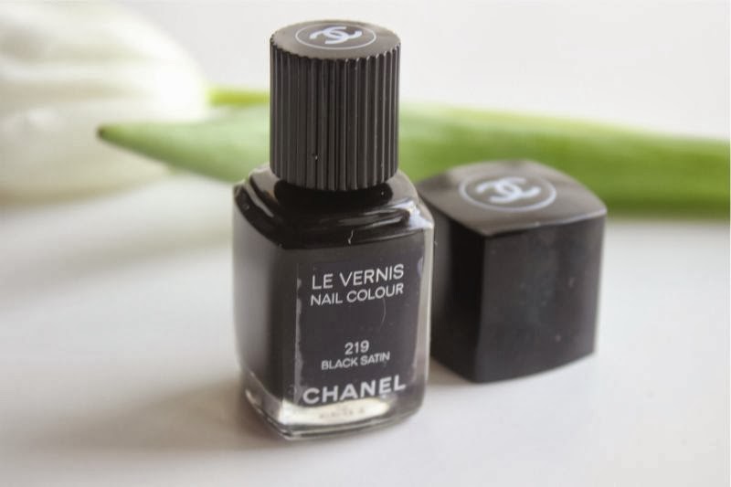 Chanel Le Vernis Nail Colour in Black Satin 219 