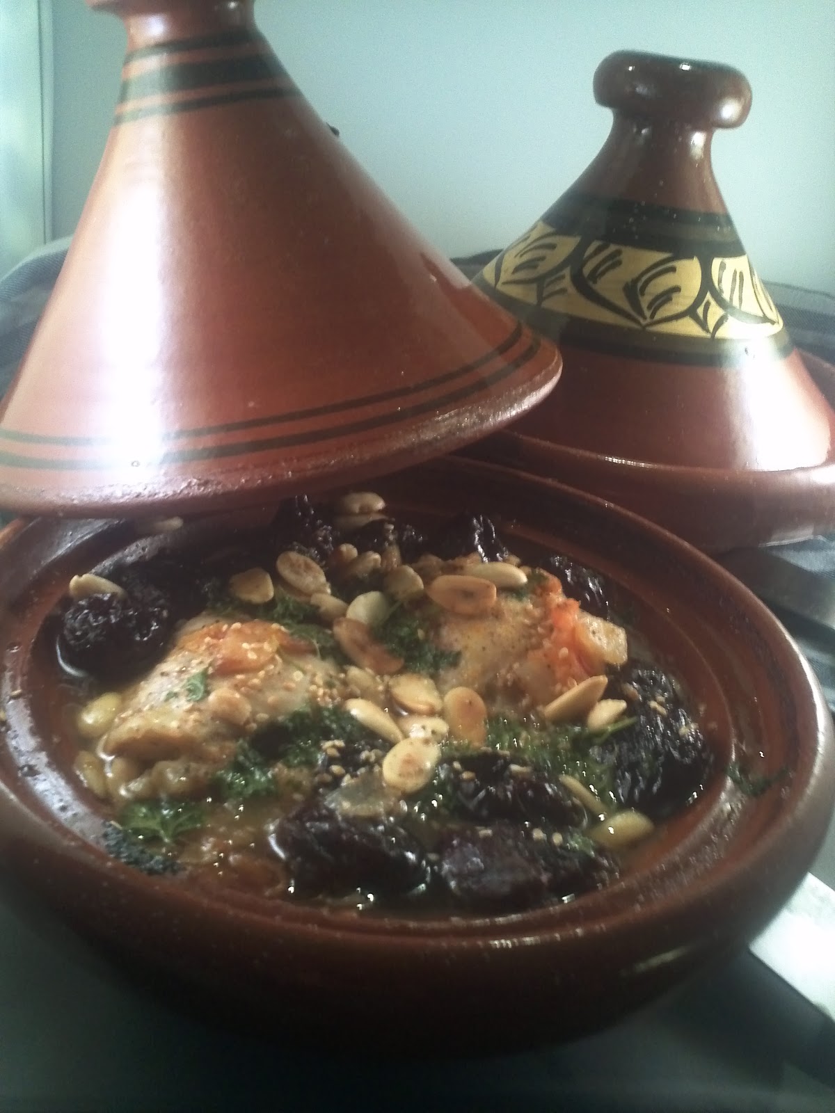 About Food And Fashion... Tajine met kip, gedroogde pruimen en couscous