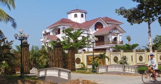 Biệt thự bị kẹt giữa nhiều chung cư có tốt về mặt phong thủy? Biệt thự bị kẹt giữa nhiều chung cư có tốt về mặt phong thủy?