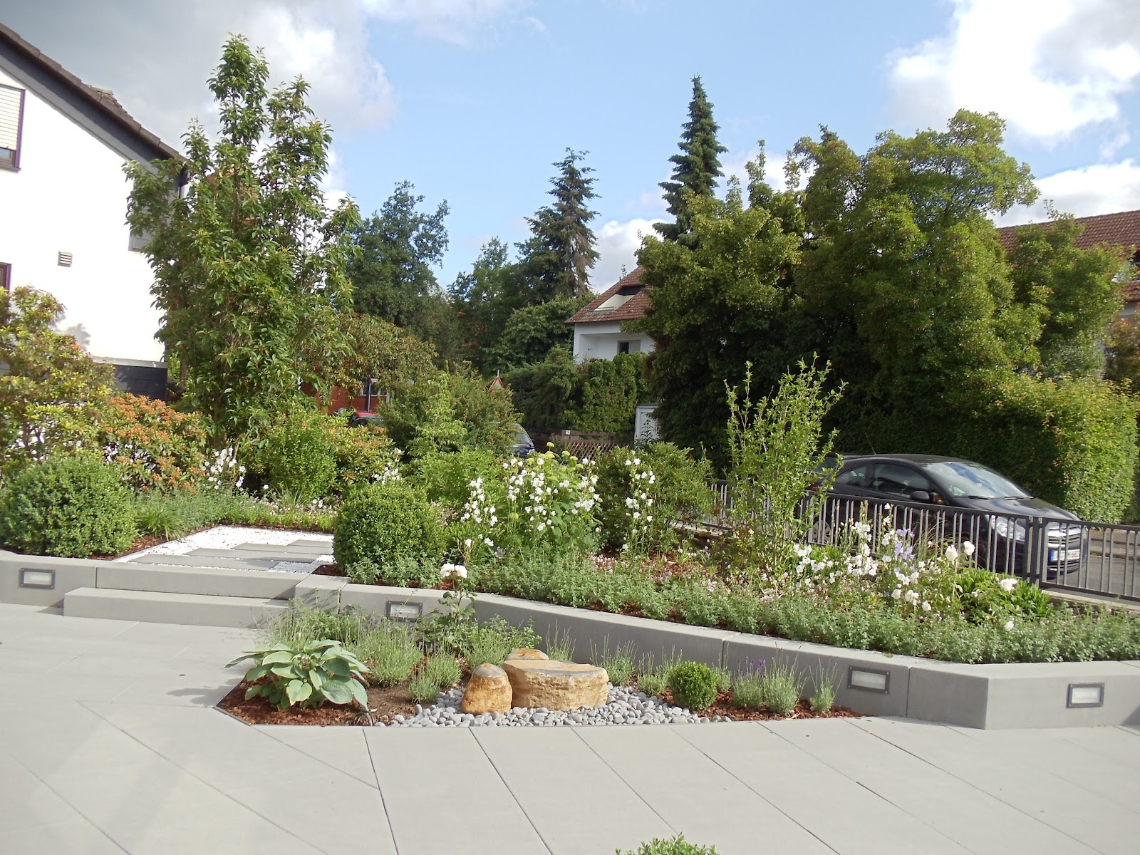 nur die HARTEN kommen in den GARTEN: Vorgarten vorher - nachher