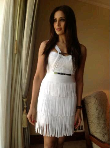 Bipasha looks her usual ravishing self in a white dress in Dubai - (2) - Bipasha Basu at the Raaz3 Press Conference in Dubai
