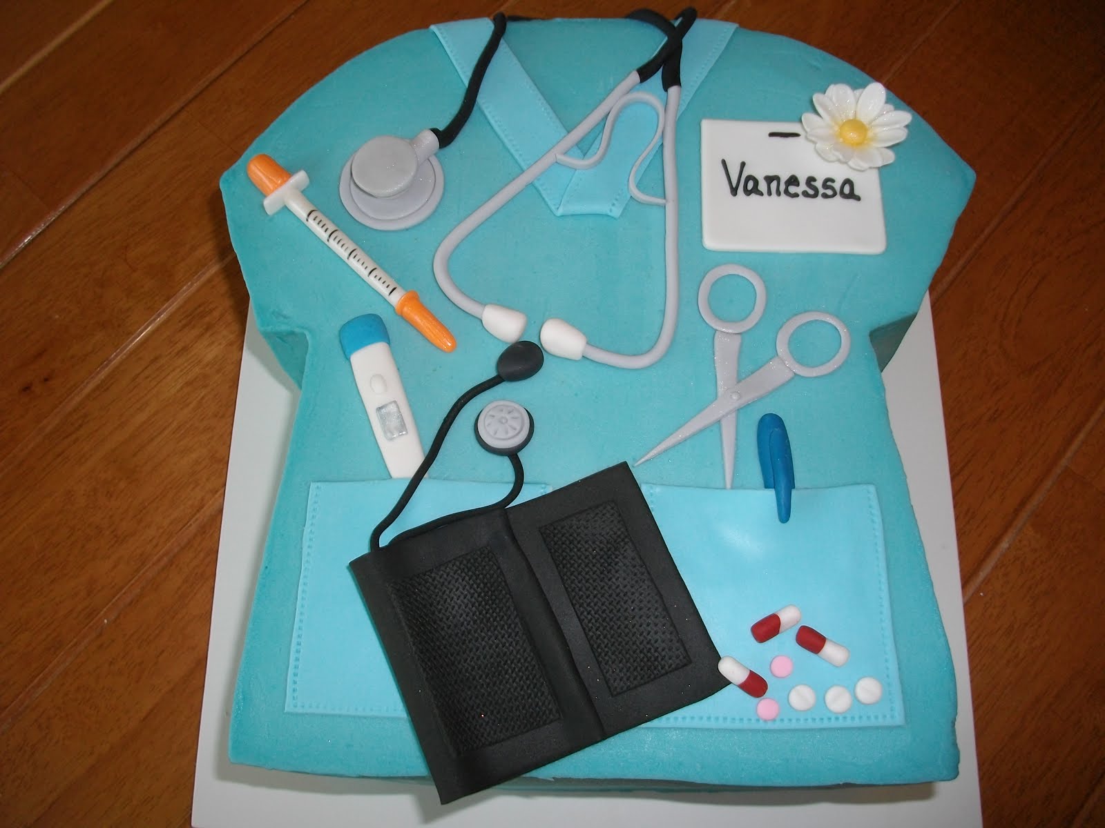 Suzy's Sweet Shoppe Nurse's Scrubs Cake