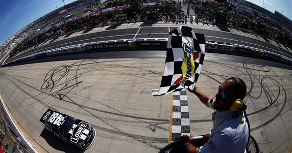 Nascar Notes Jimmie Johnson Owns Dover Goes For 10th