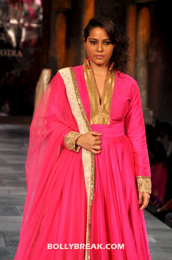 Shahana Goswami - (17) - Manish Malhotra 'Mijwan-Sonnets in Fabric' fashion show Photos