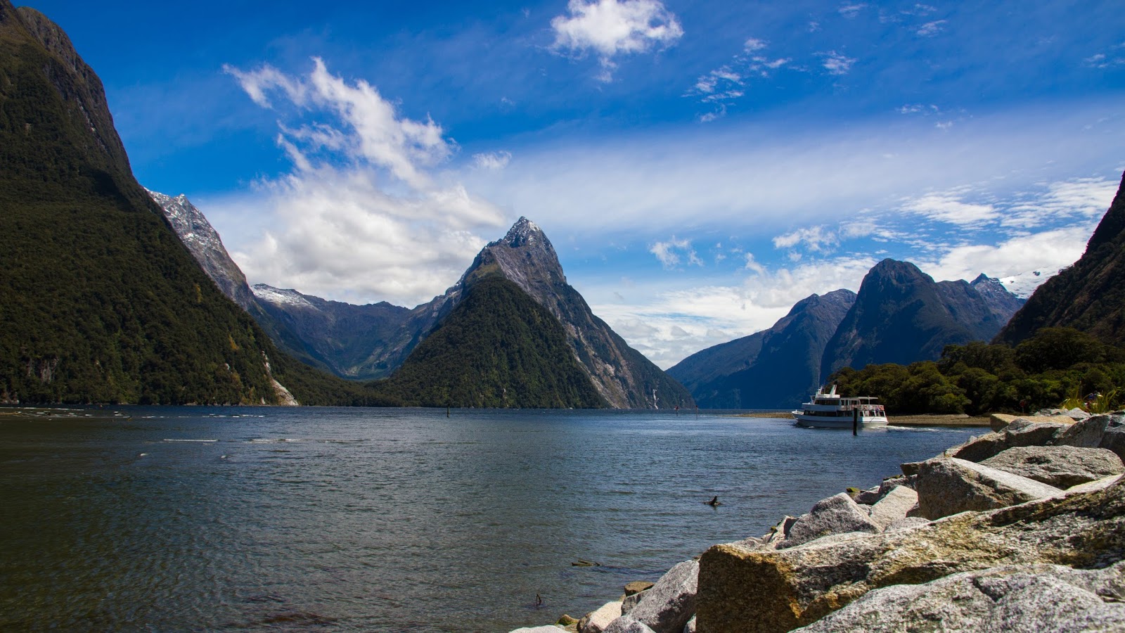 looking out onto Milford Sound, NZ, new Zealand, whereisbaer, 