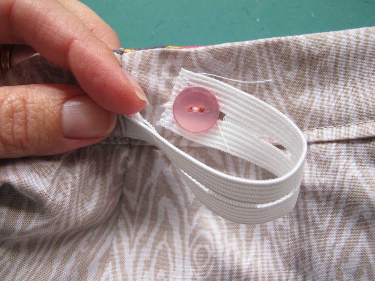 Tie Dye Diva Patterns Using Buttonhole / Adjustable Elastic in the