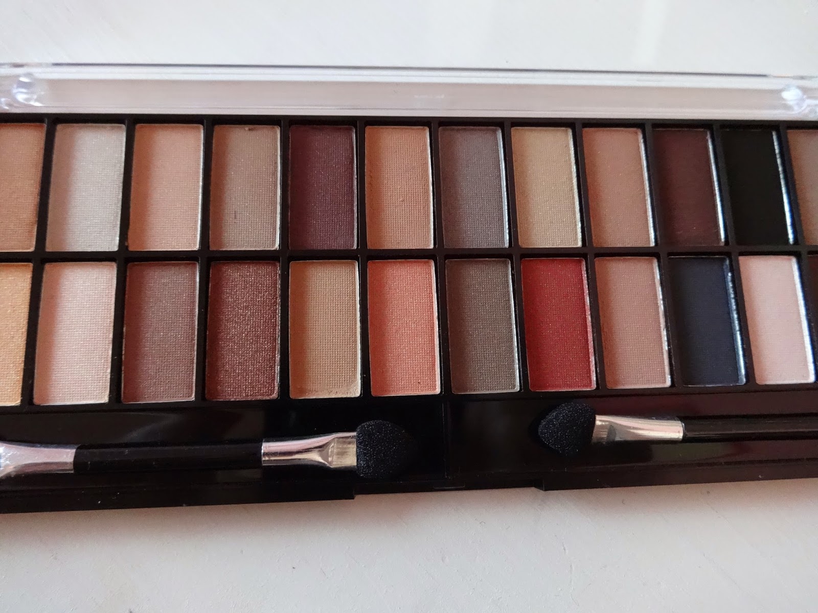 Nina4Mode Review Max&More Eyeshadow Palette