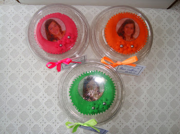 Três cores e opções de Cupcakes