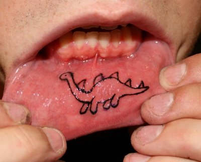 http://3.bp.blogspot.com/-ylTlDfRRrwo/Tga04UGb4EI/AAAAAAAAAQo/kWAtbXM6VJ0/s640/Dino+lip+tattoo.jpg