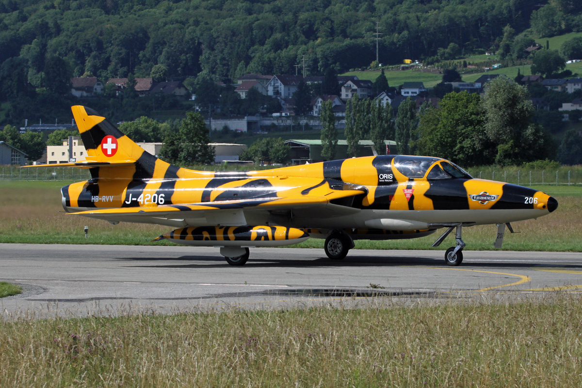 Verein+Hunter+Flying+Group+-+Hawker+Hunter+T68+-+HB-RVV++J-4206+-+4901+NET.jpg