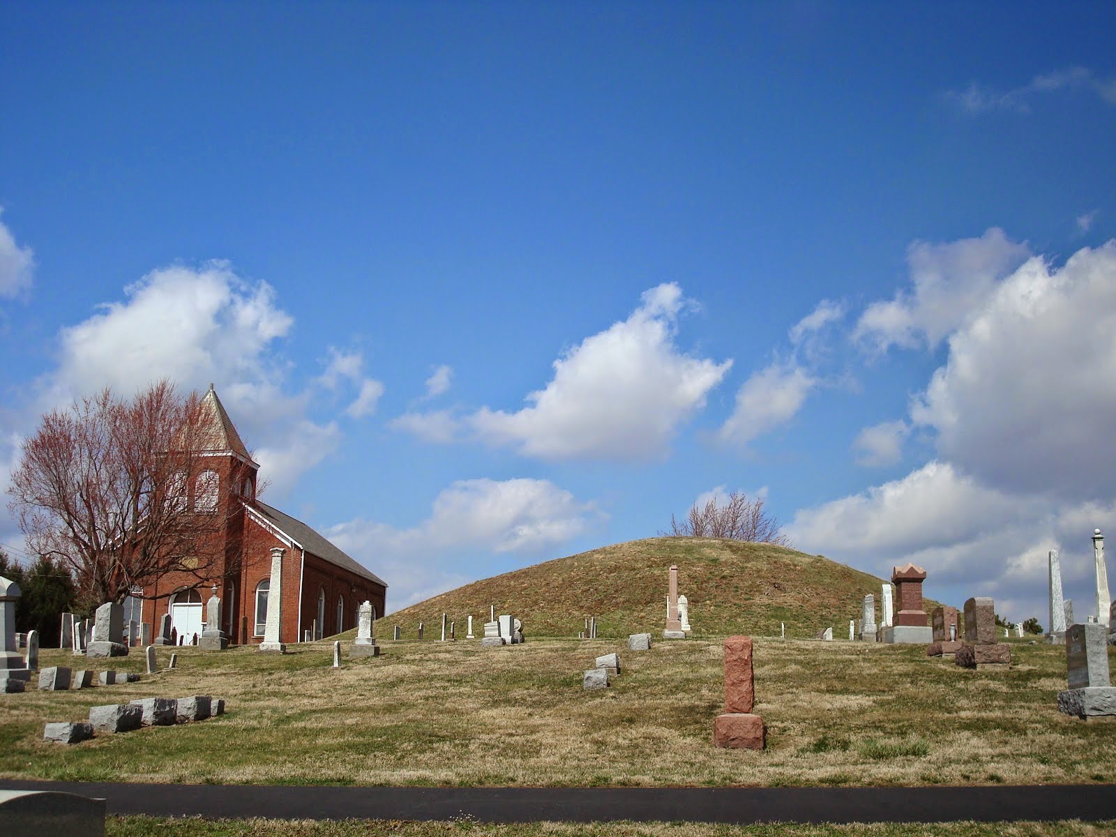 Mound Builders A Travel Guide to the Ancient Ruins in the Ohio Valley