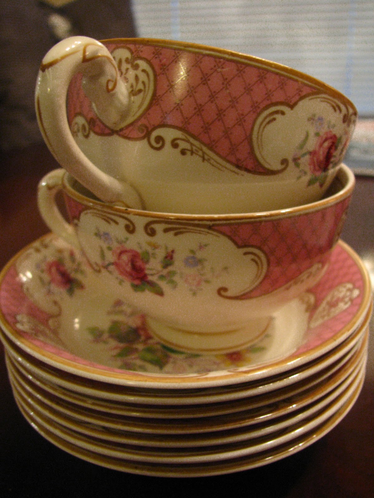 Vintage Home Dishes With Roses