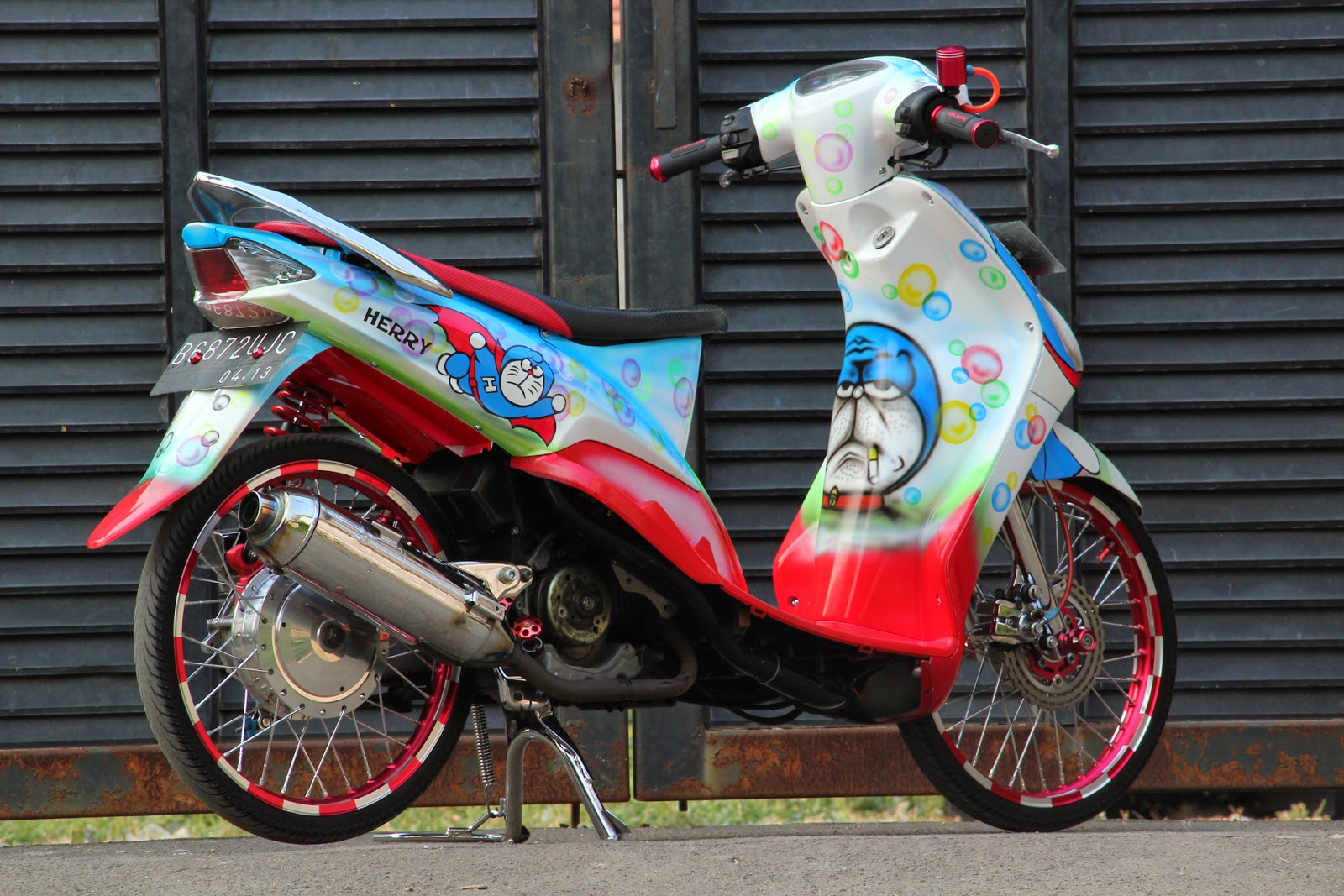2 Sosok Doraemon Di Yamaha Mio 2008 Wallpaper Car And Motorcycle