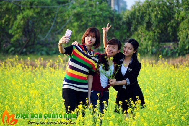 [Image: Tao-dang-voi-gioi-tre-Ha-Thanh-ben-vuon-hoa-cai-8.jpg]