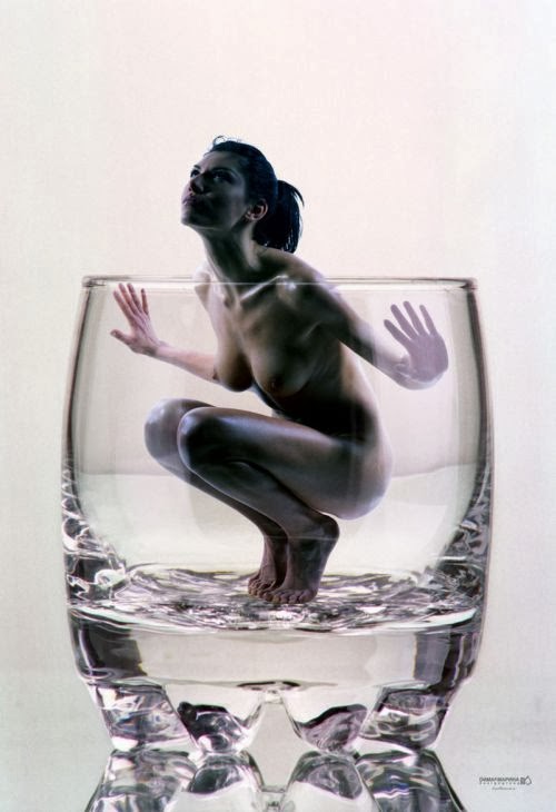 Dmitry Puzyrev fotografia mulheres nuas artísticas garrafas e bebidas peladas