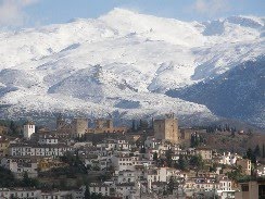 AQUÍ, BAJO LOS LATIDOS DE LA MONTAÑA...