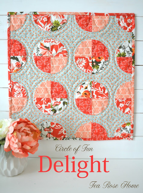 "Circle of Fun Delight" is a Free Mini Quilt Pattern designed by Sachiko from Tea Rose Home!