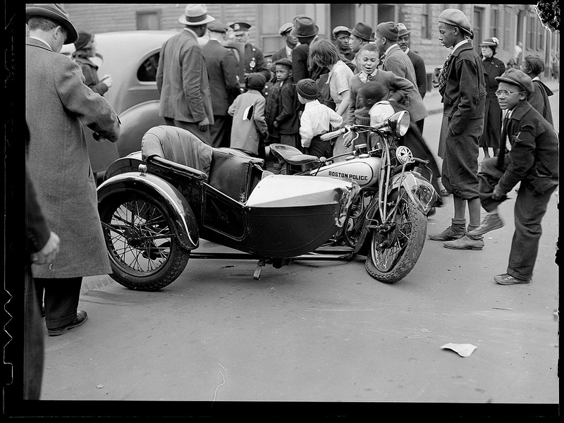 MOTOS en NOIR & BLANC - Page 9 Old+Photos+of+Car+Accidents+in+The+1940%27s+(50)