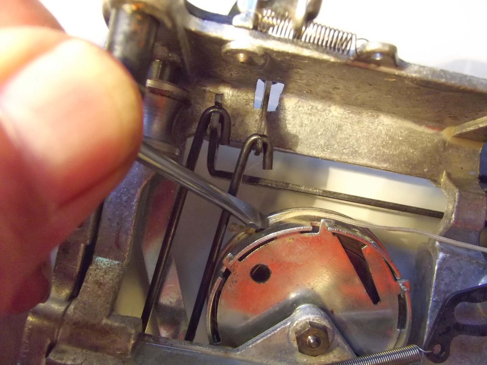 oz.Typewriter Reattaching the Drawband to the Mainspring on a Portable