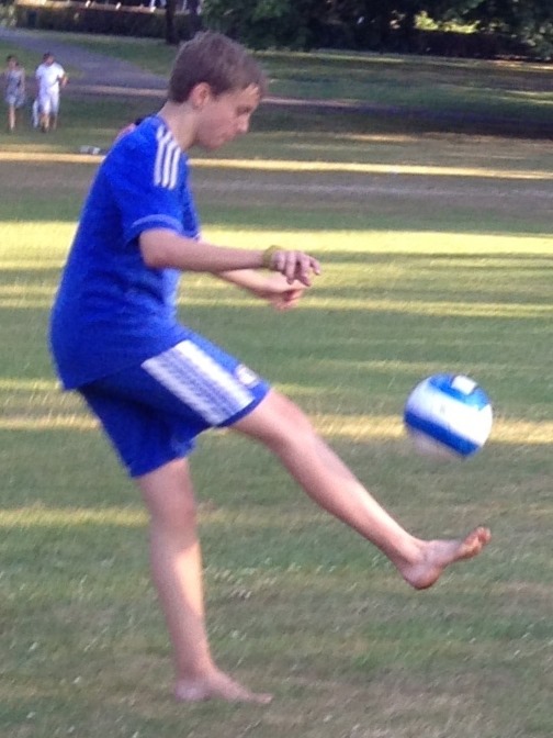 Candid Guys Feet Barefoot footballer
