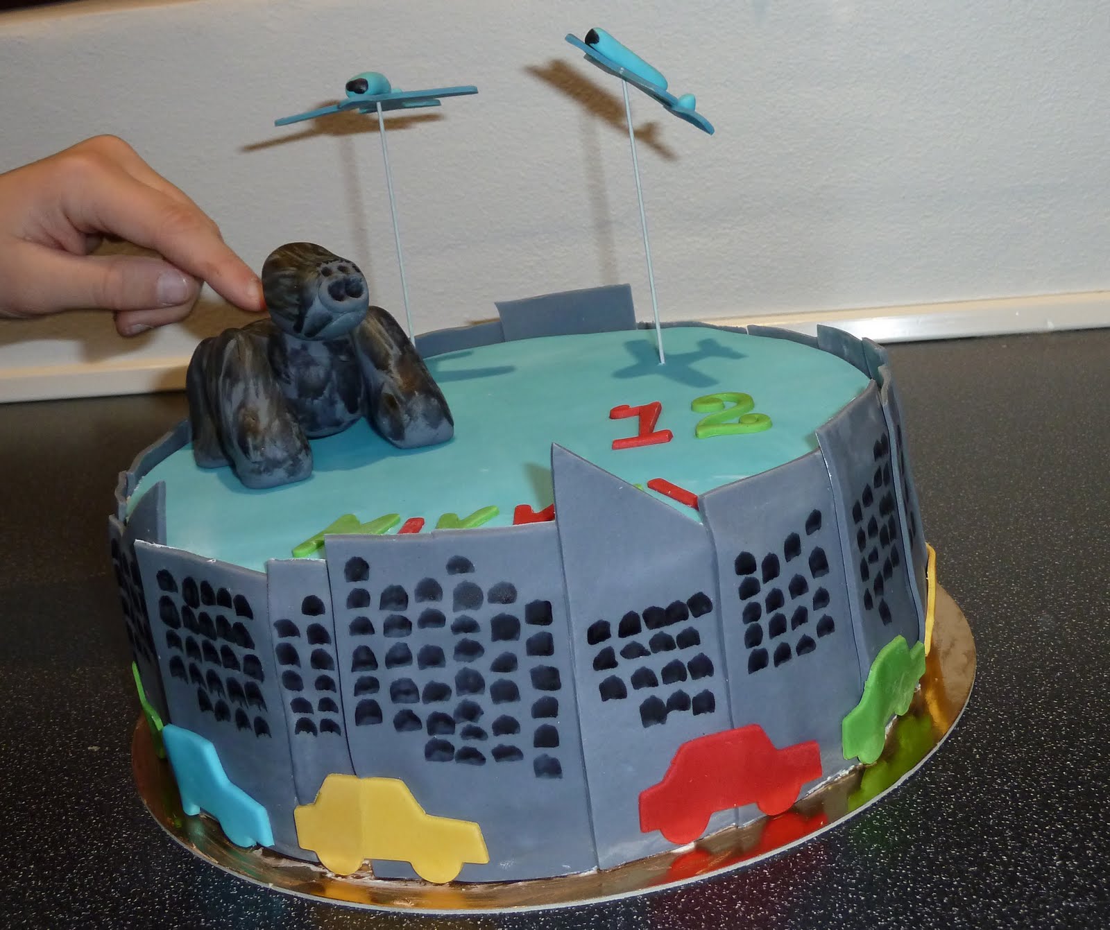 HOLLYS CAKES King Kong Cake