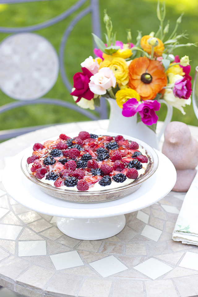 Spring Flower Arrangement & Fruit Tart Recipe Michaela Noelle Designs