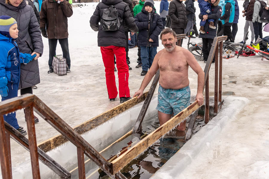 Через городской пляж и остров