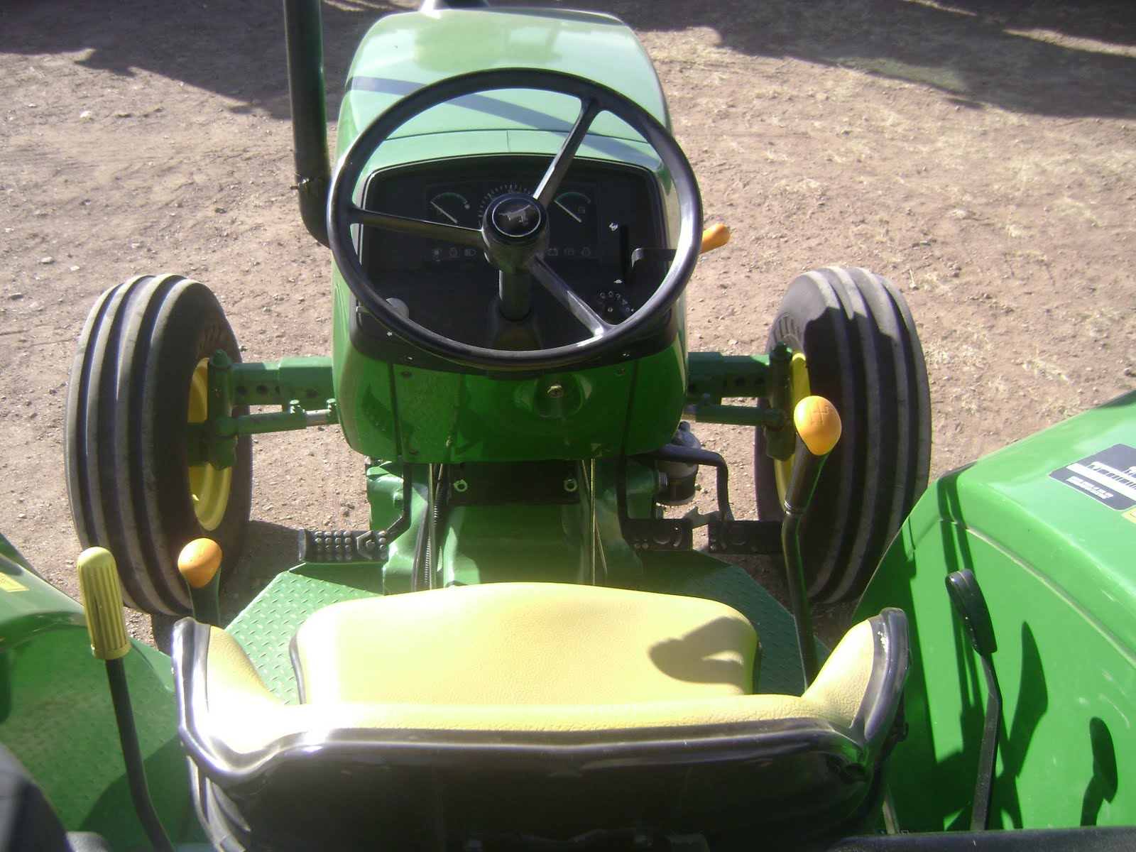 MAQUINARIA AGRICOLA INDUSTRIAL Tractor John Deere 5415, 2004, 74HP