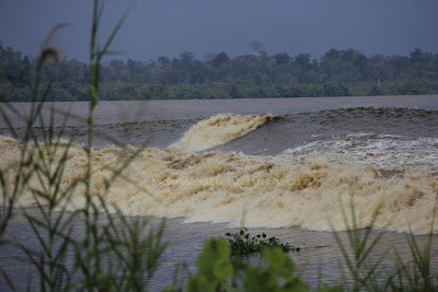 photo Ombak Bono Sungai Kampar Bono waves