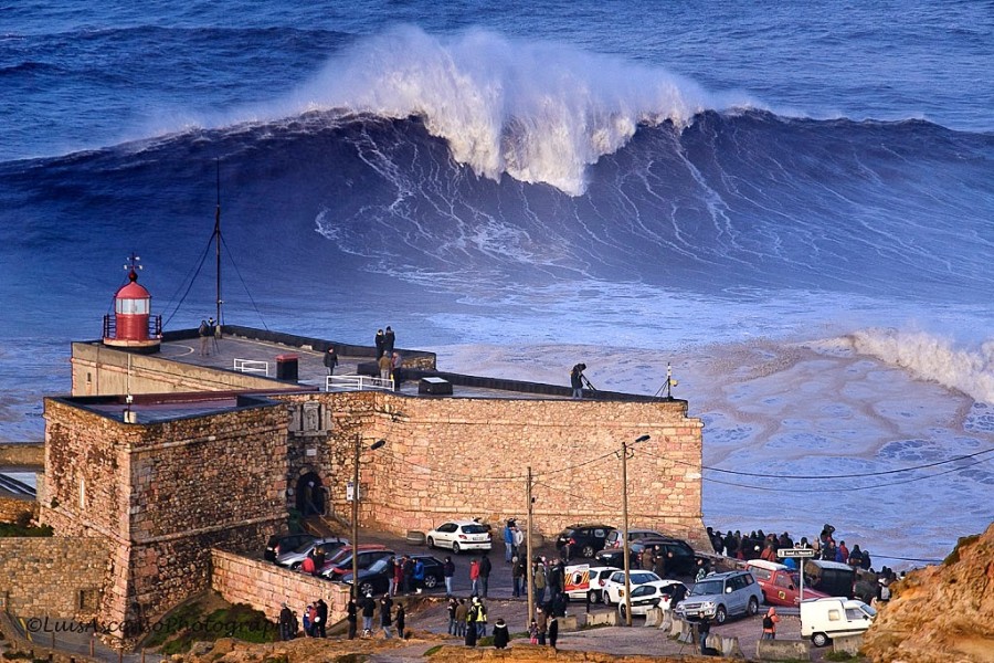 Extreme surfing, the worlds biggest wave!