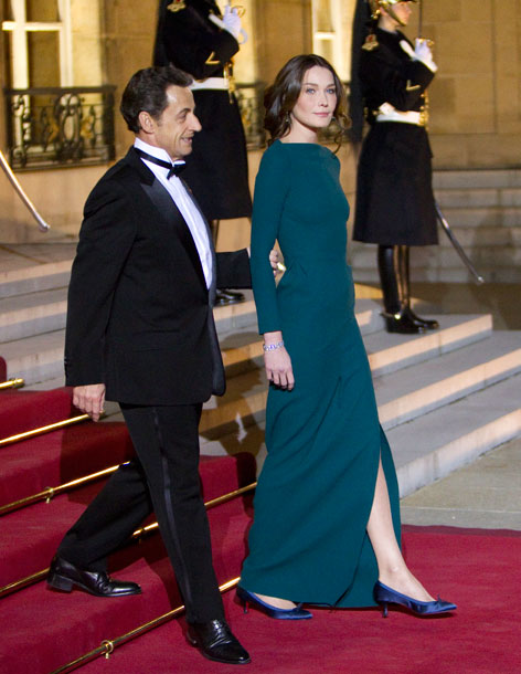 carla-bruni-with+sarkozy+at+the+Elysee+Palace