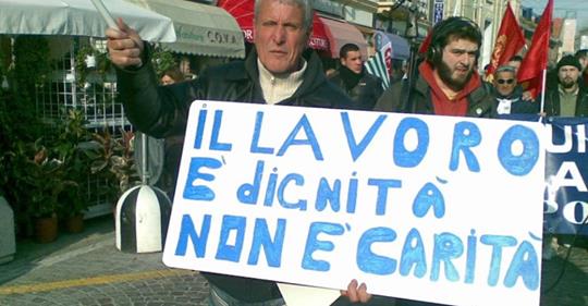 Il lavoro è dignità, non è carità