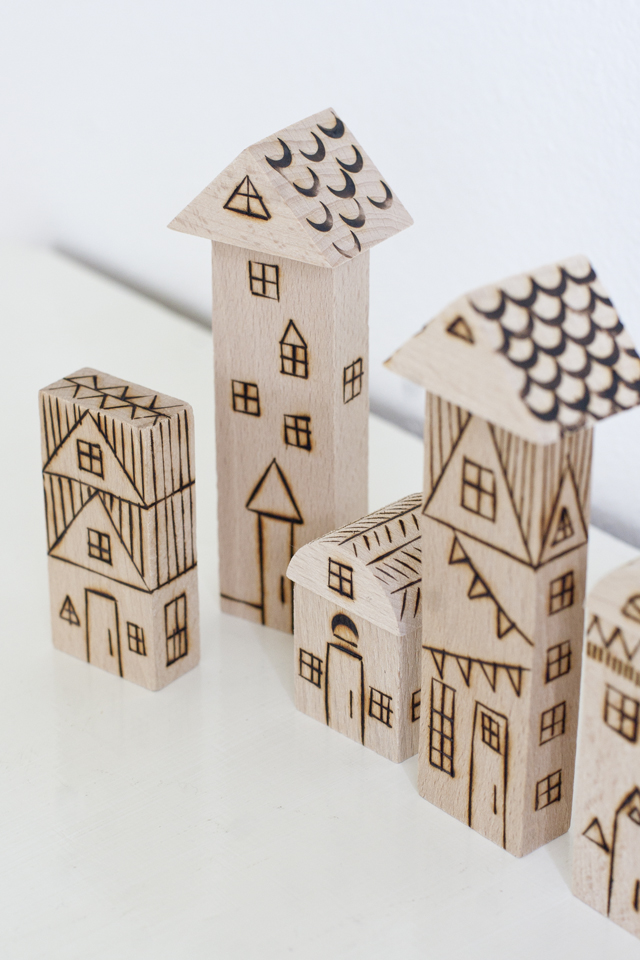 UKKONOOA Polttokuvioidut palikat / Wood Burned Toy Blocks