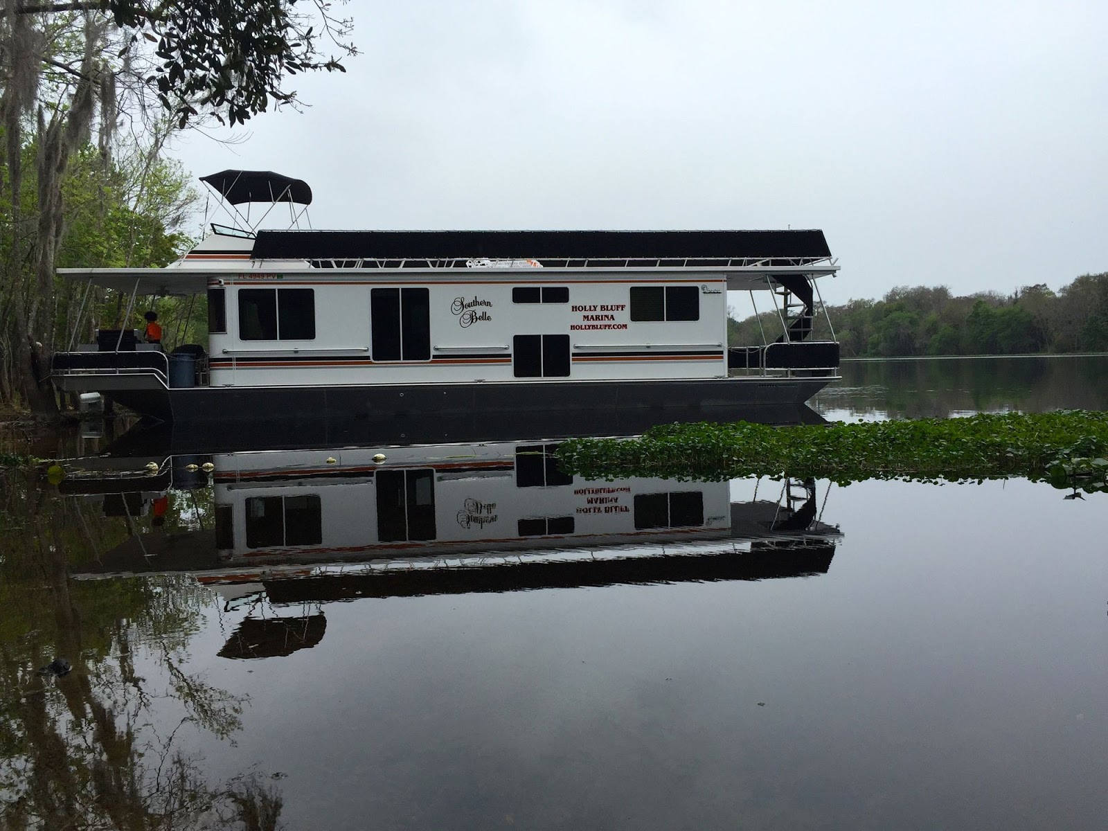 Travelscore Magazine Houseboat Florida's St. Johns River Holly Bluff