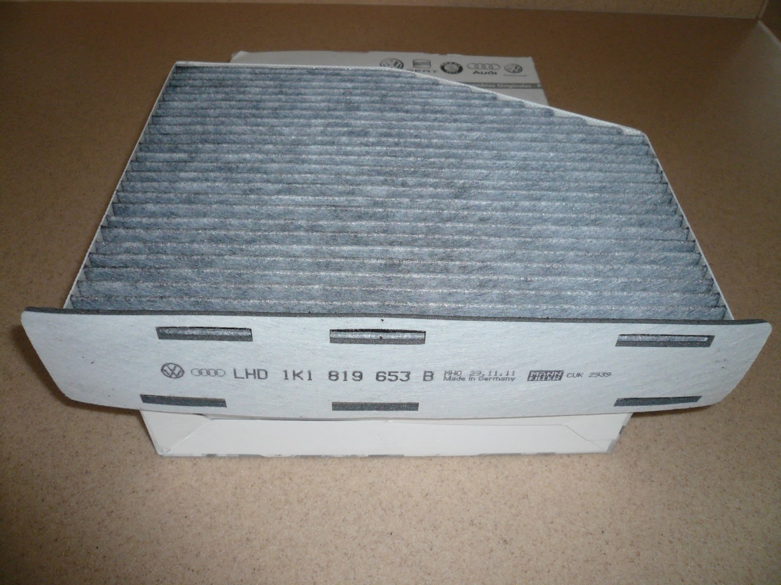 VW Passat Repair How To Replace the Air Cabin (AC) Filter on a 2006 VW