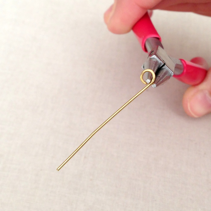 Simple loop jewelry making instructions at Lisa Yang's Jewelry Blog
