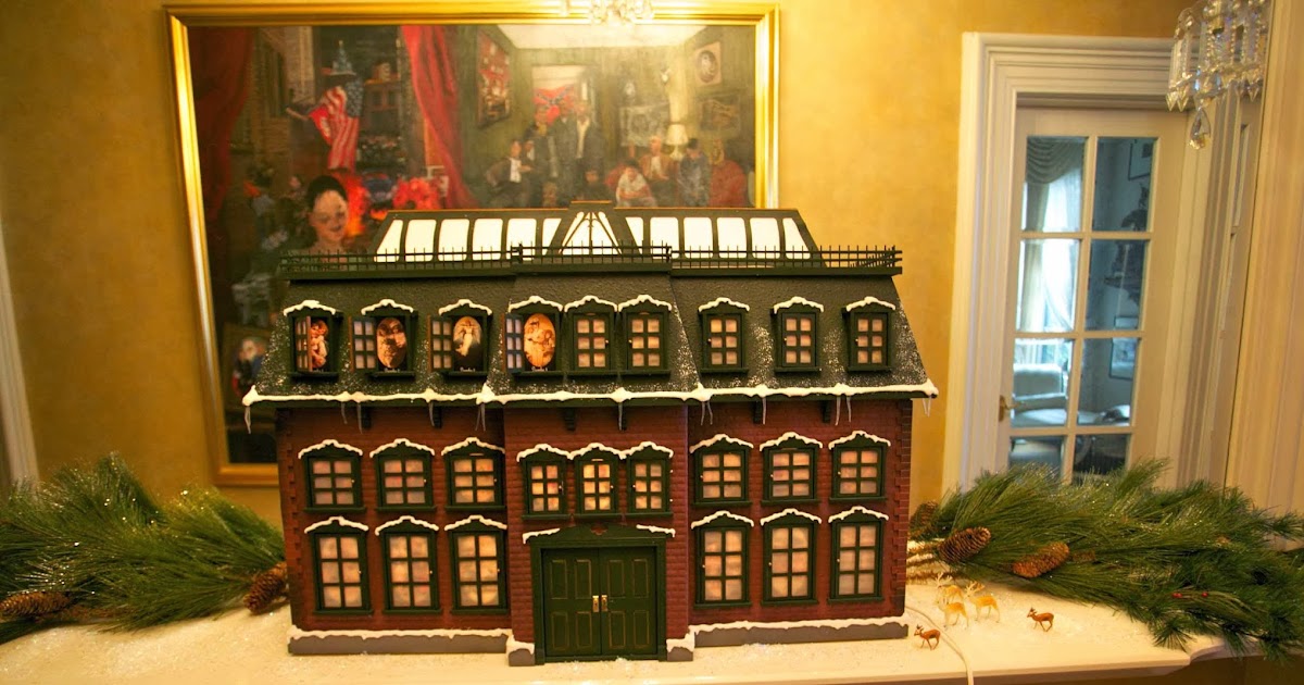 Chevy Chase&#039;s Christmas Vacation Advent House