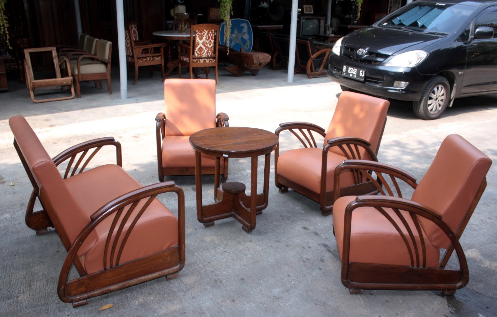 TOKO BARANG ANTIK Dijual Kursi Antik Kayu Berbentuk Pipa SOLD TOKO BARANG ANTIK Dijual Kursi Antik Kayu Berbentuk Pipa SOLD