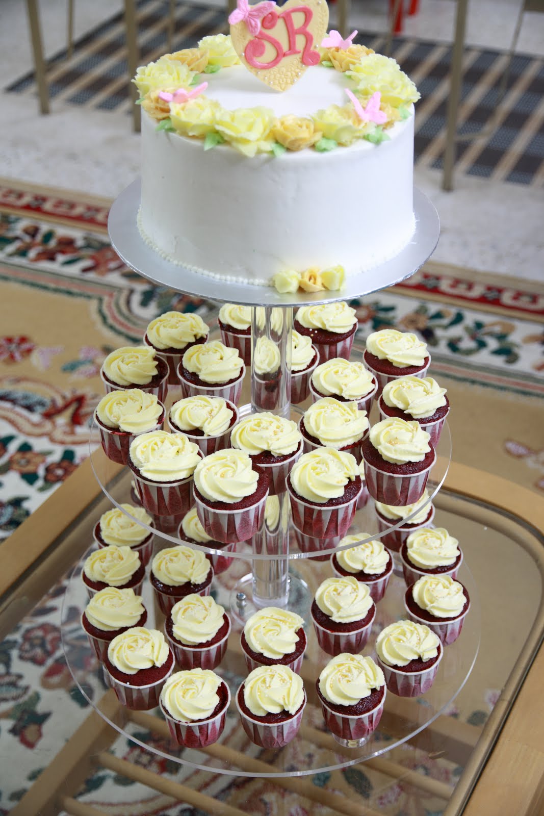 I am a dessertholic .be different .: Kek Hantaran/Kek kahwin bertingkat