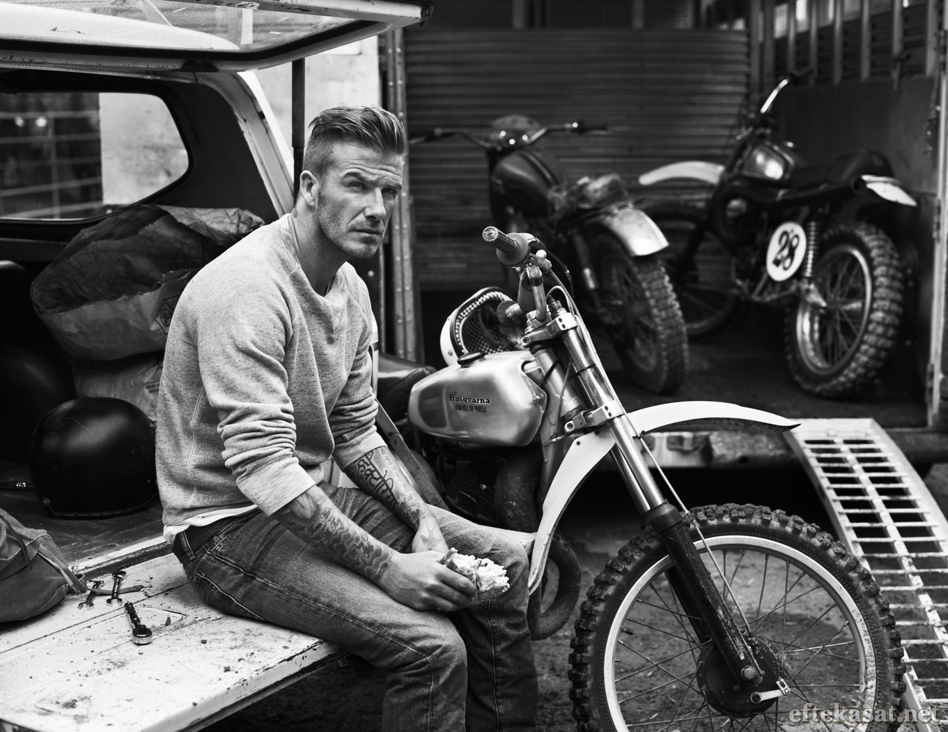 http://3.bp.blogspot.com/-z6pqrVuPSp4/UCDPaqeDrFI/AAAAAAAABdE/AFKO-PHHD-M/s1600/David_Beckham_is_photographed_by_Josh_Olins_for_the_September_2012_issue_of_British_Esquire_3.jpg