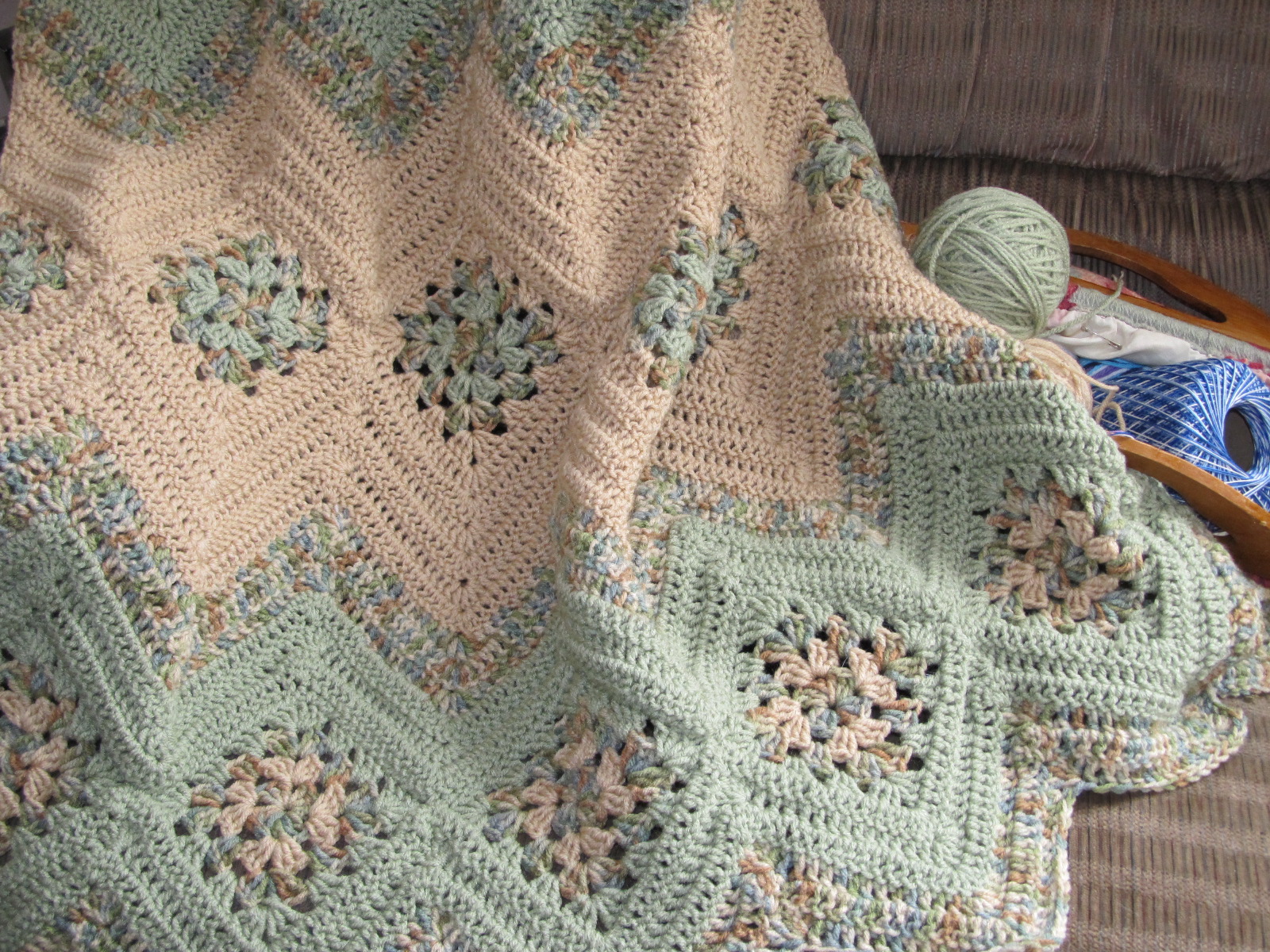 Simply Crochet and Other Crafts: Grannies and Ripples Afghan!